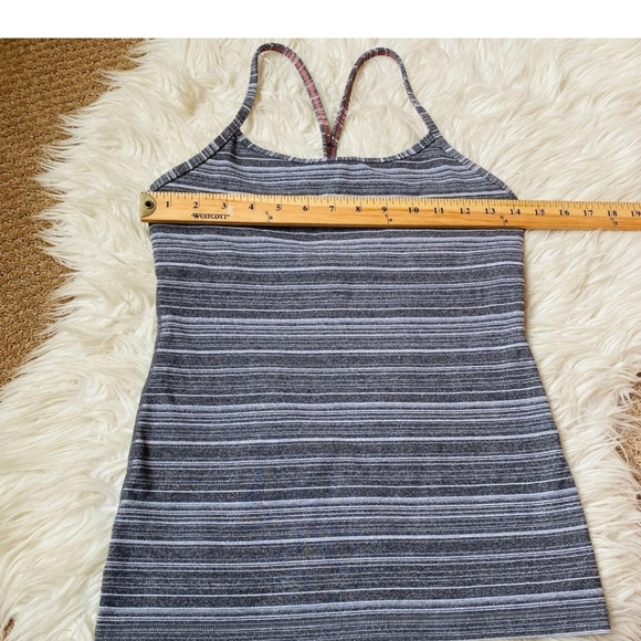 Lululemon Gray and White Fitted Sleeveless Tank Top - Picture 5 of 6